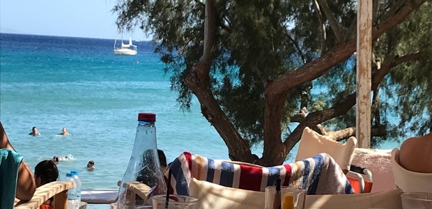 Κενές 80.000 θέσεις εργασίας στον τουρισμό